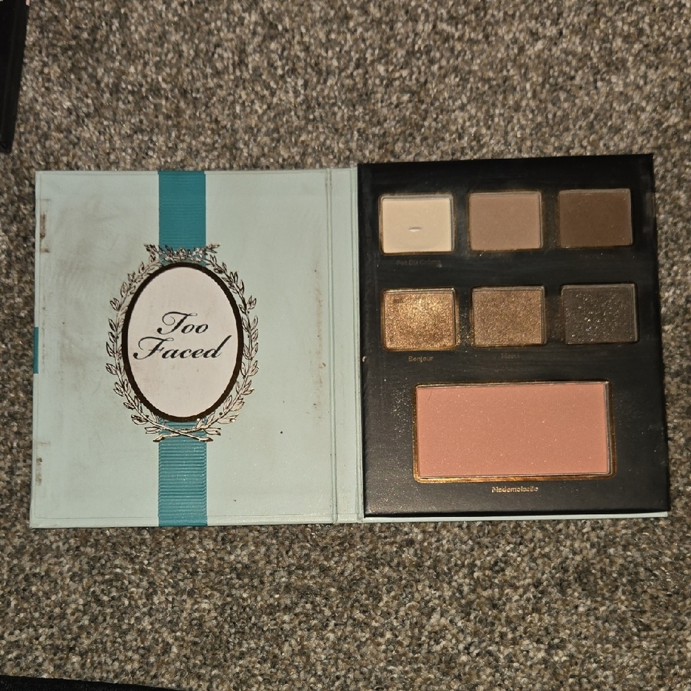 Too Faced Le Grand Château Gift Set in Black, Pink, and Cream - Picture 3 of 7